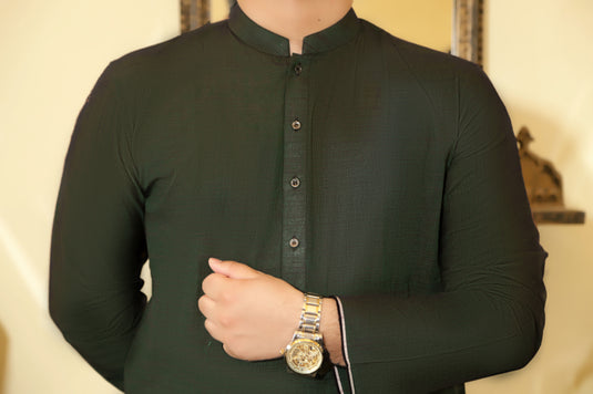 Are you looking for a summer outfit that will make you stand out from the crowd? you are in a right place where you can find Premium Quality of Khaddar Kurta. This is perfect for Summer Evening' Spring's outing' Autumn’s Events' Sunny Winters. We created this khaddar kurta to give you and your skin a comfortable and cool feeling.