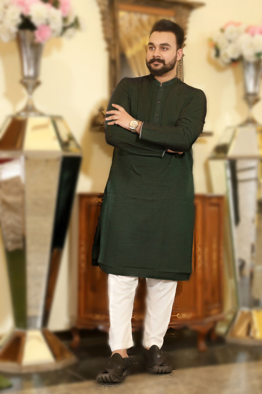 Are you looking for a summer outfit that will make you stand out from the crowd? you are in a right place where you can find Premium Quality of Khaddar Kurta. This is perfect for Summer Evening' Spring's outing' Autumn’s Events' Sunny Winters. We created this khaddar kurta to give you and your skin a comfortable and cool feeling.