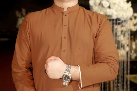 Are you looking for a khaddar kurta that will make you stand out from the crowd? you are in a right place where you can find Premium Quality of Khaddar Kurta. This is perfect for Summer Evening' Spring's outing' Autumn’s Events' Sunny Winters. We created this khaddar kurta to give you and your skin a comfortable and cool feeling.